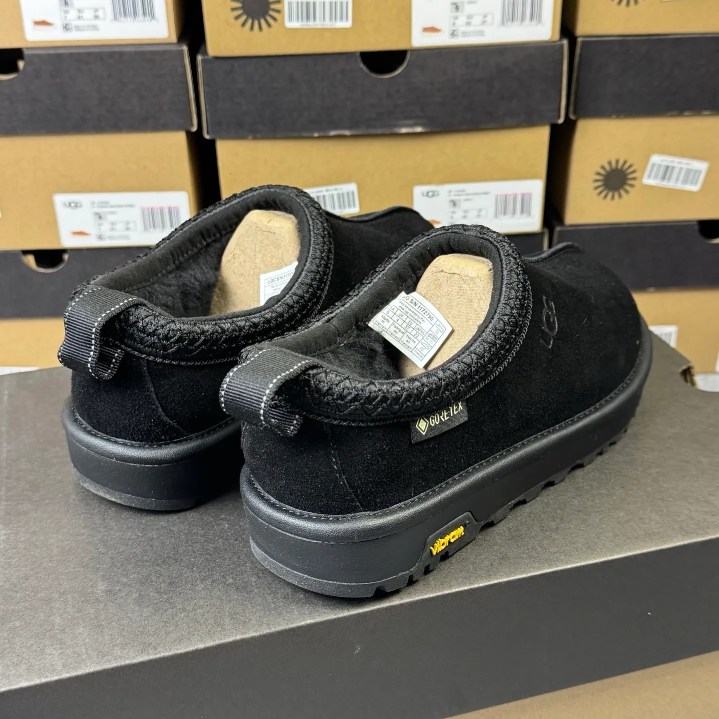 Pick up locally 💰520. The core recommendation is good price. The platform is exclusively for foreign trade. UGG Tasman GTX winter neutral snow shoes 1172790. Produced by ten-year-old brand shoemaking factory production line. Pay attention to every detail. Longfeng A-grade genuine sheep fur. Completely built in accordance with the ZP process. Size: 35 36 37 38 39 40 41 42 43 44 45